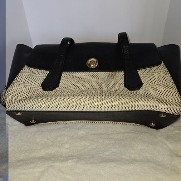 Henri Bendel Black Leather Handbag with Woven Detailing & Gold-toned hardware - Picture 3 of 15